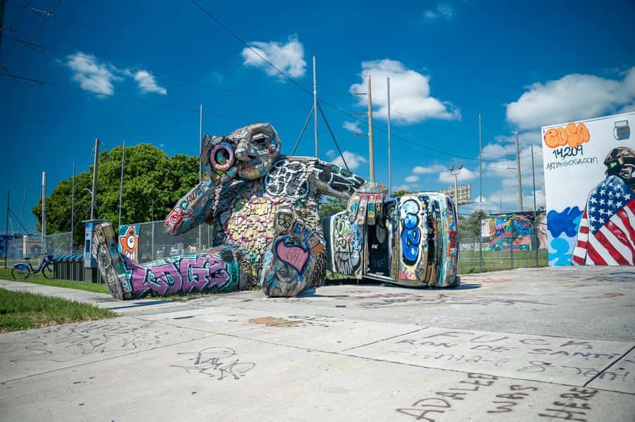 Miami: highlights Walking & Sightseeing tour - Little Havana: Cuban coffee, cigar rolling, and the Domino Park vibe