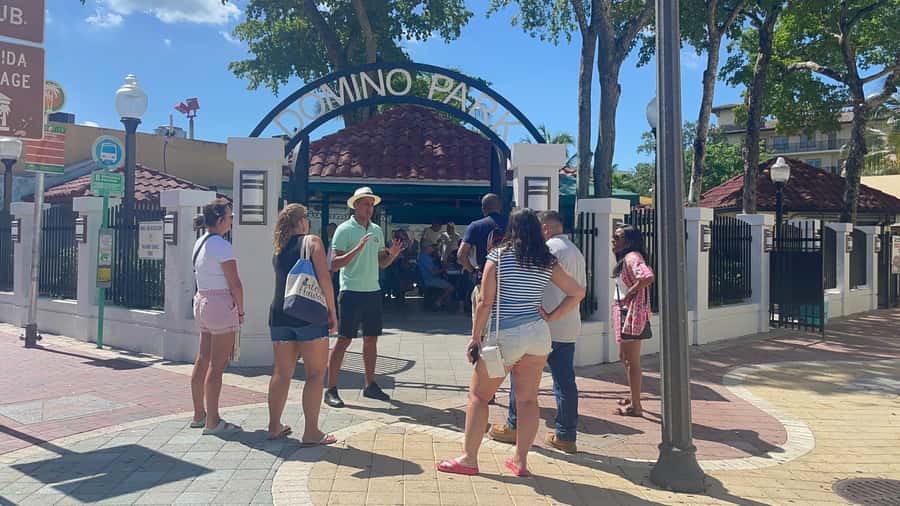 Miami: highlights Walking & Sightseeing tour - Downtown finish at Bayside Marketplace: good ending energy