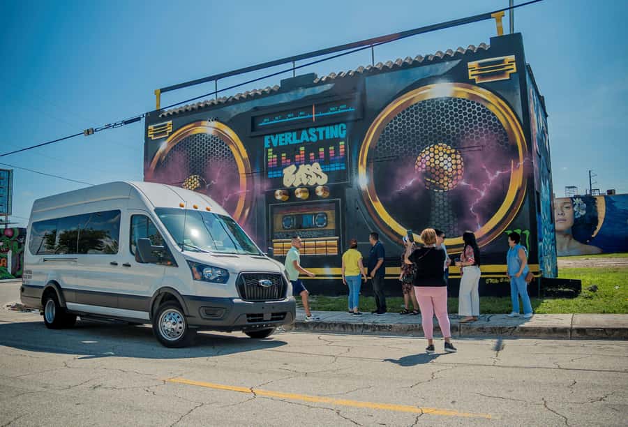 Miami: highlights Walking & Sightseeing tour - Miami Beach Art Deco and Ocean Drive: the instant mood-setter
