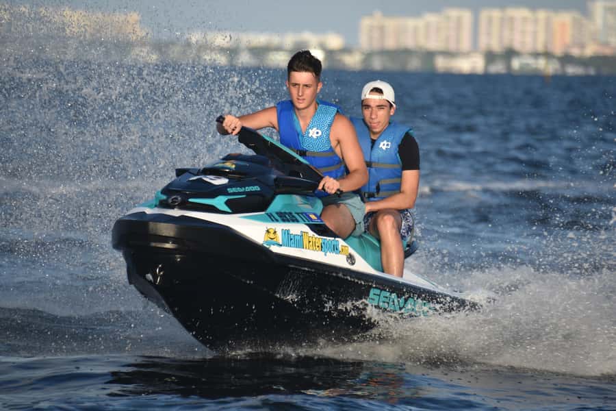Miami: Jet Ski and Parasail - Speed boating: the bonus burst between the bigger moments