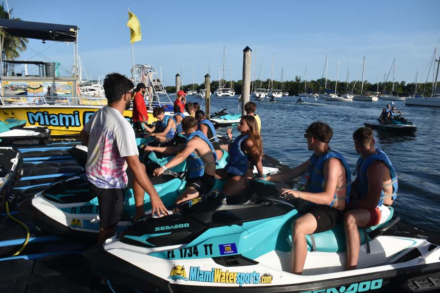 Miami: Jet Ski and SpeedBoat - Instructors and a Small Group: How You Stay Confident