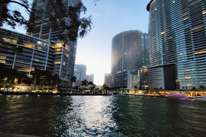 Miami Magic City Romantic Date Tour - A 6:30 pm date route that keeps the mood on