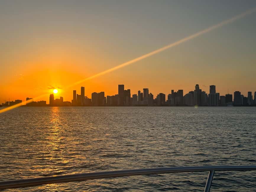Miami Night two Hour Cruise with Open Bar & Skyline Views - A Classy Miami Night Cruise That Feels Like a Real Night Out