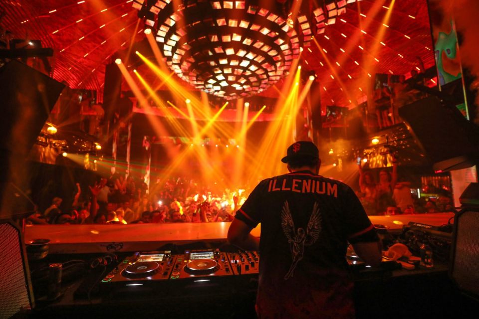Miami: Party Bus, Club Entry, and Open Bar Night Experience - Quick Hits Before You Go
