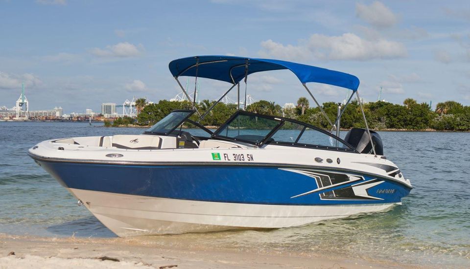 Miami: Private Boat Rental with champagne and captain - Price and value when you’re paying for privacy