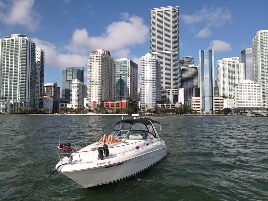 Miami: Private Boat Tour with Captain and Skyline Views - Skyline views, celebrity homes, and photo-friendly anchoring