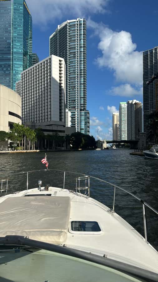 Miami: Private Boat Tour with Captain and Skyline Views - Who should book this private skyline cruise