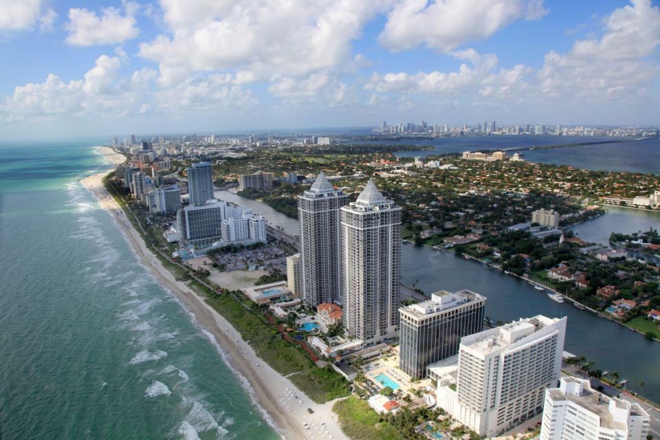 Miami: Private Luxury Airplane Tour with Champagne - Why a private champagne flight feels different
