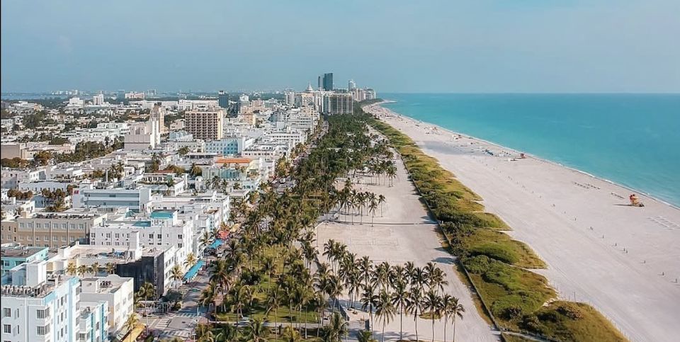 Miami: Private Luxury Airplane Tour with Champagne - Your Cessna 177 Cardinal setup: quiet comfort and great views