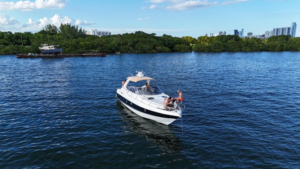 Miami: Private Yacht for up to 12 People - Getting There and Getting Through Security (Rain or Shine)