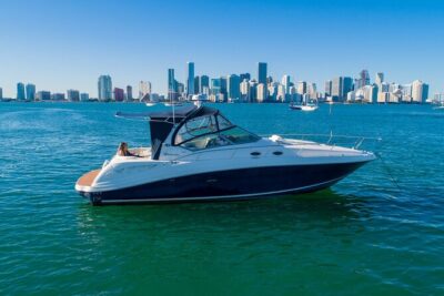 Miami Private Yacht Rental 2 to 4 hours for 12 people - 2 vs 4 Hours: More Time to Relax, Swim, and Party