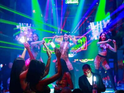 Miami Pub Crawl + Clubbing Experience - The 3.5-Hour Plan on Fridays and Saturdays