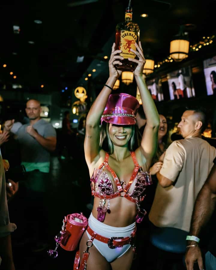 Miami Pub Crawl + Clubbing Experience - The Mega-Club Finale: Fast-Track Entry and Complimentary Entry