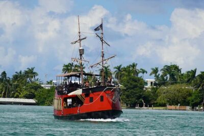 Miami: Skyline & Millionaire's Homes Pirate Boat Cruise - The pirate-boat vibe: more than just a costume