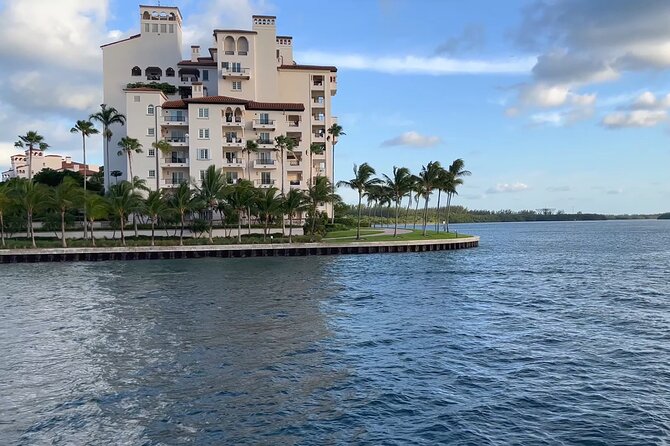 Miami Skyline & Star Island 90 Minute Cruise - On-Board Comfort: AC, Restroom, and Seating That Works Best When You Arrive Early