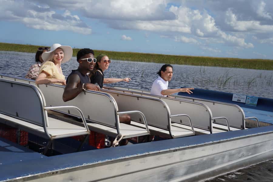 Miami: Small Group Everglades Express Tour with Airboat Ride - Small-Group Format: Great for Miami, Mixed Reality for the Airboat