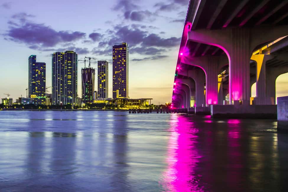 Miami Sunset Champagne Cruise with Skyline Views & Music - Onboard Vibe: Live DJ Music, Bilingual Guide, and Champagne