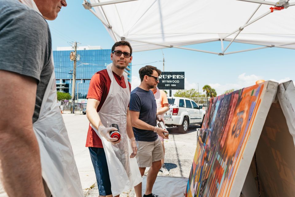Miami: Wynwood Graffiti Experience - The lesson flow: from spray basics to drop shadows and gradients