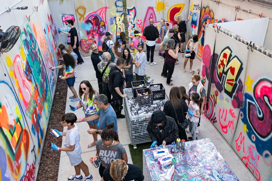 Miami: Wynwood Walls Freestyle Spray Painting & Admission - Getting checked in at 2516 NW 2nd Ave (and why timing matters)