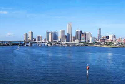 Private City Tour in Miami and Miami Beach - Downtown Miami and Bayside Marketplace: a clean start with an easy landing