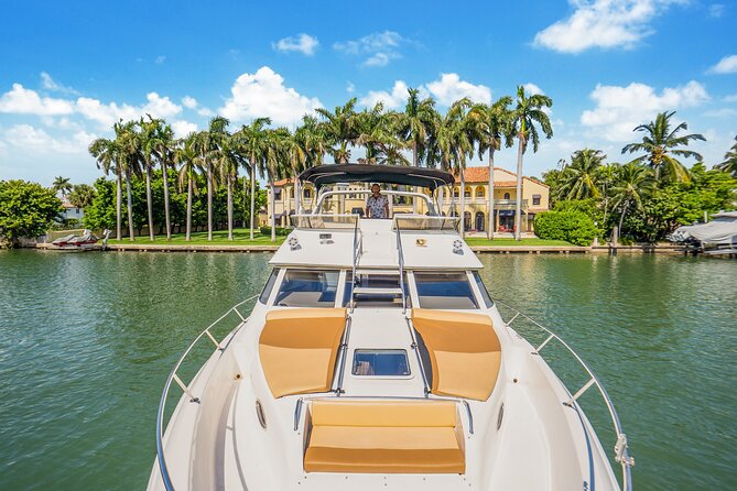 Private Yacht Tour Miami - Private Yacht Tour Miami: The real vibe for small groups
