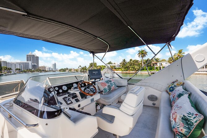 Private Yacht Tour Miami - Miami Beach departure at 5400 Collins Ave: what that means for timing