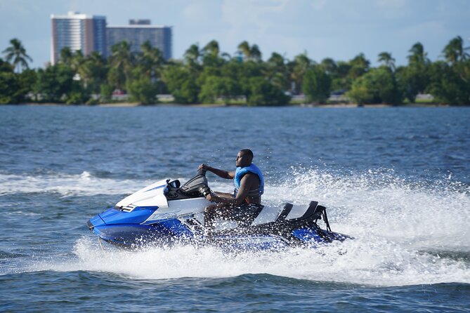 Ride the waves of Miami Bay with brand new Jet Skis - Jet Skiing Miami Bay from Venetian Marina: what you’re actually buying