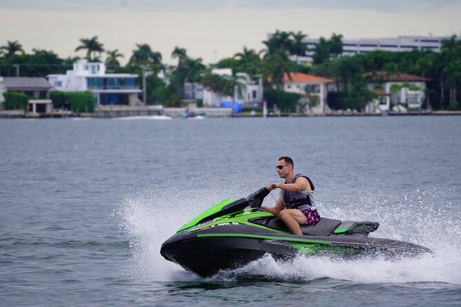 Ride the waves of Miami Bay with brand new Jet Skis - Where to start on the day: the address and what to expect