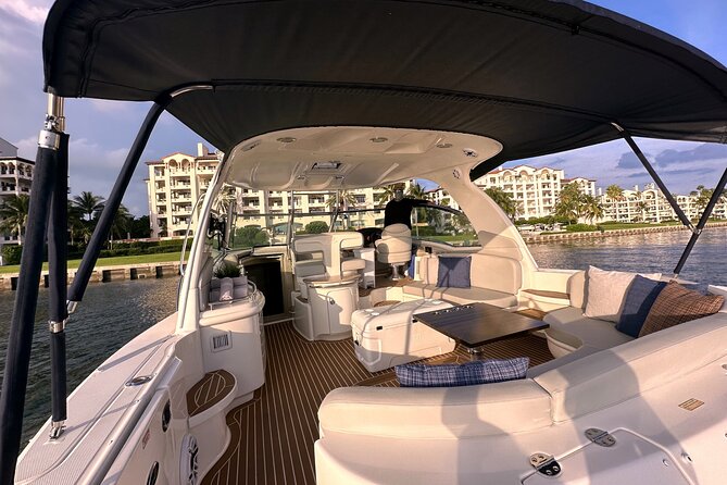 Sail The DREAM Boat From South Beach - Music and lighting: why late afternoon and night cruises feel different