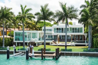 South Beach: Cruise of Millionaire’s Homes & Miami Skyline - The 34-seat catamaran ride: shaded views and easy pacing