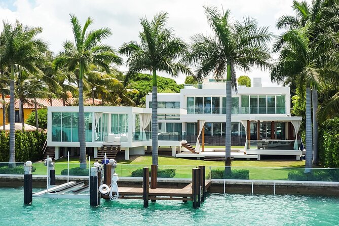 South Beach: Cruise of Millionaire’s Homes & Miami Skyline - The 34-seat catamaran ride: shaded views and easy pacing