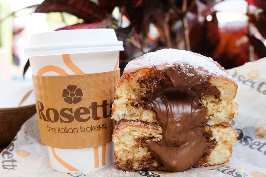 South Beach Sweets Tour: Donuts, Pastelitos, and Patisseries - Third stop: more Italian-style donuts on the Ocean Drive stretch