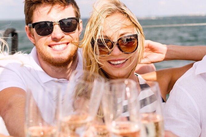 The best Miami boat party with DJ, drinks and lights of the city - Getting oriented: Bayside to the Port of Miami