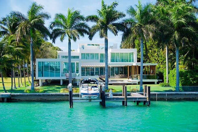 The best Miami boat party with DJ, drinks and lights of the city - Stop 2: Port of Miami set sail and the ship-traffic wow factor