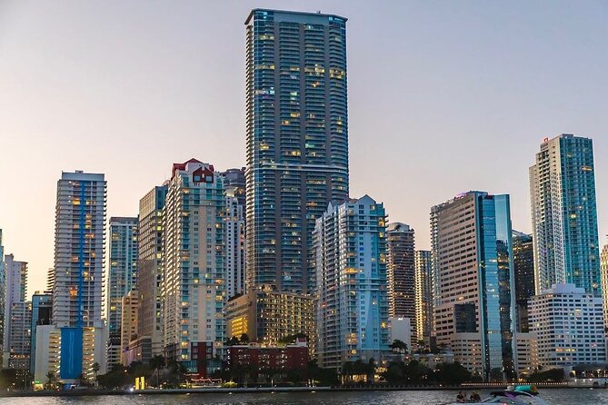 Ultimate Party in Miami : Boat Party, Party Bus & Nightclub - Getting to Bacon Bitch at 9:00 pm: timing is part of the experience