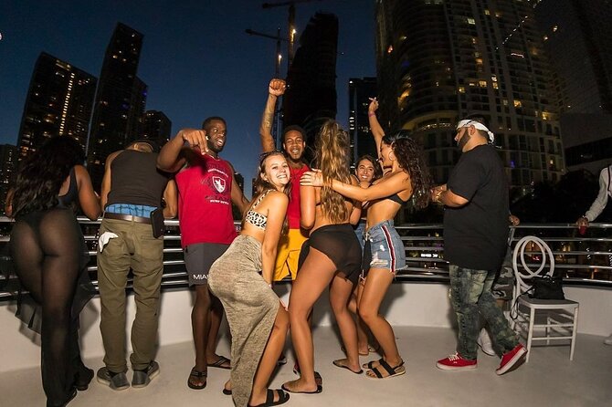 Ultimate Party in Miami : Boat Party, Party Bus & Nightclub - Upper deck and seating: the view factor (and the crowd factor)