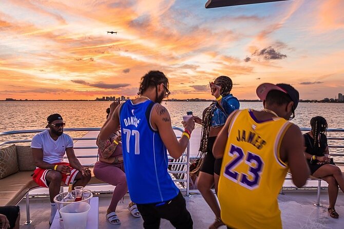 Ultimate Party in Miami : Boat Party, Party Bus & Nightclub - Unlimited drinks on the boat: a win, with a reality check