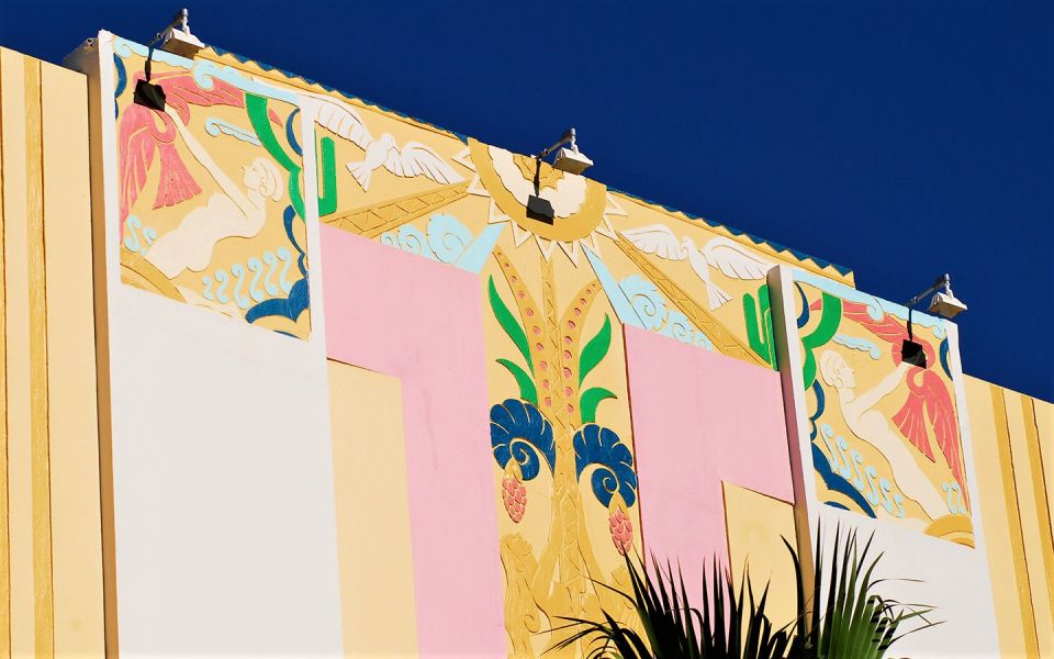Walking Tour with Cocktails(optional) Miami - From Europe to South Beach: what Art Deco really means
