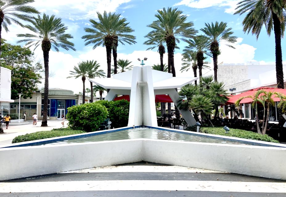 Walking Tour with Cocktails(optional) Miami - Ocean Drive and the Art Deco District: learning to spot the style fast